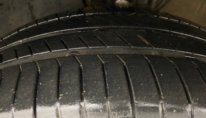 2016 Volkswagen Ameo COMFORTLINE 1.2, Petrol, Manual, 67,345 km, Left Front Tyre Tread