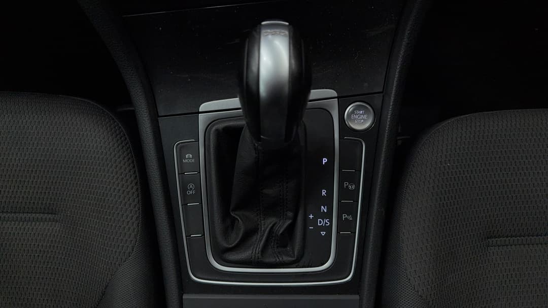 2018 Volkswagen Golf 110 Tsi Comfortline, Automatic, 149623 km, Gear Lever 