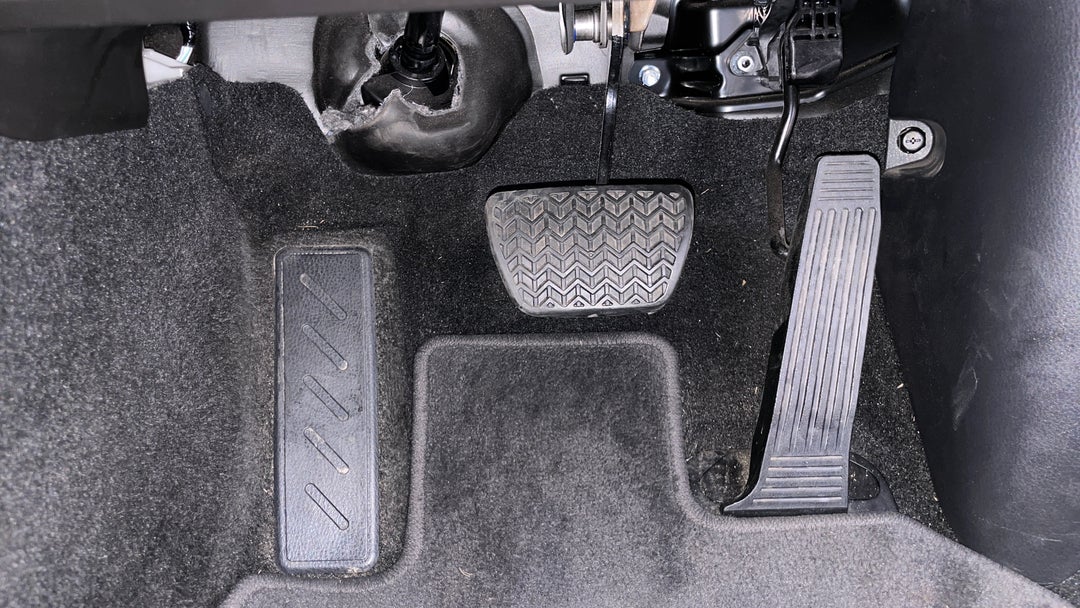 2024 Toyota Camry Ascent Hybrid, Automatic, 49255 km, Pedals and Footmat