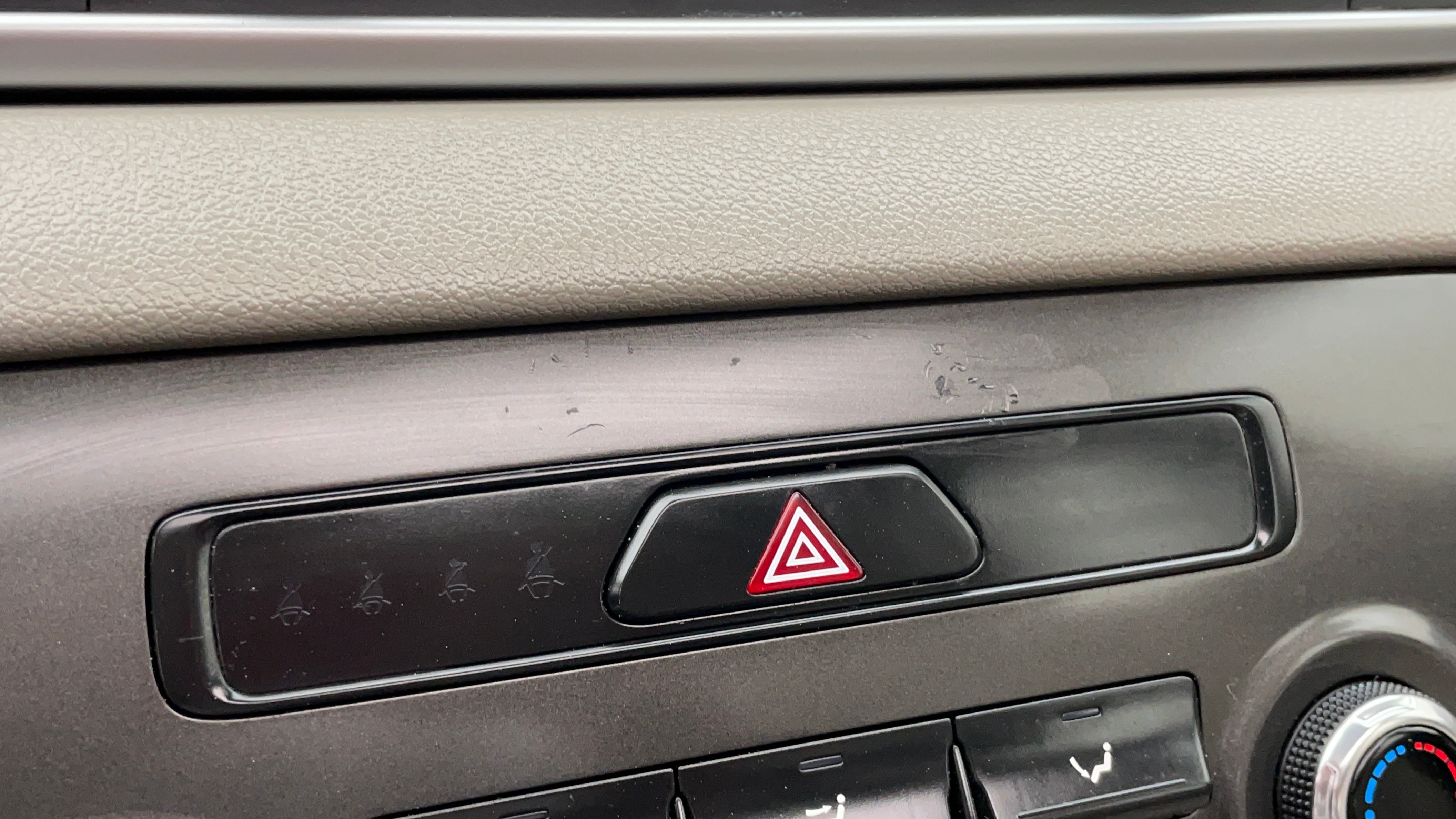 Kia Sportage-Interior Dashboard & Instruments Panel Condition  Scratched