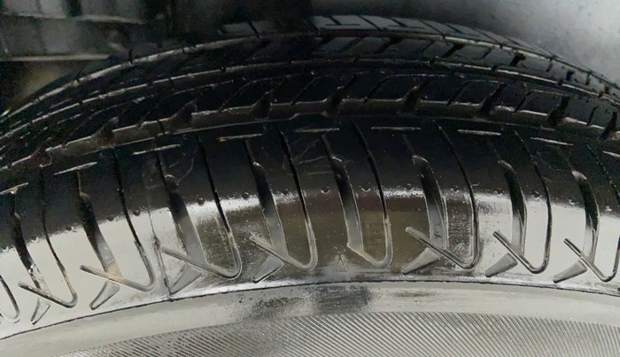 2014 Maruti Swift VDI ABS, Diesel, Manual, 54,980 km, Right Rear Tyre Tread
