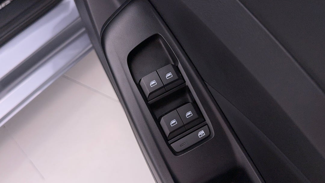 2024 MG Mg3 Essence, Automatic, 8116 km, Drivers Side Door Panel Controls