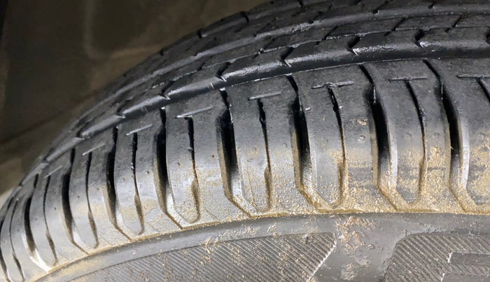 2017 Maruti Dzire VXI, Petrol, Manual, 12,324 km, Right Front Tyre Tread