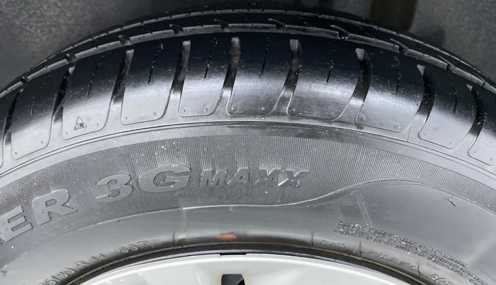 2018 Maruti Swift VXI D, Petrol, Manual, 21,679 km, Left Rear Tyre Tread