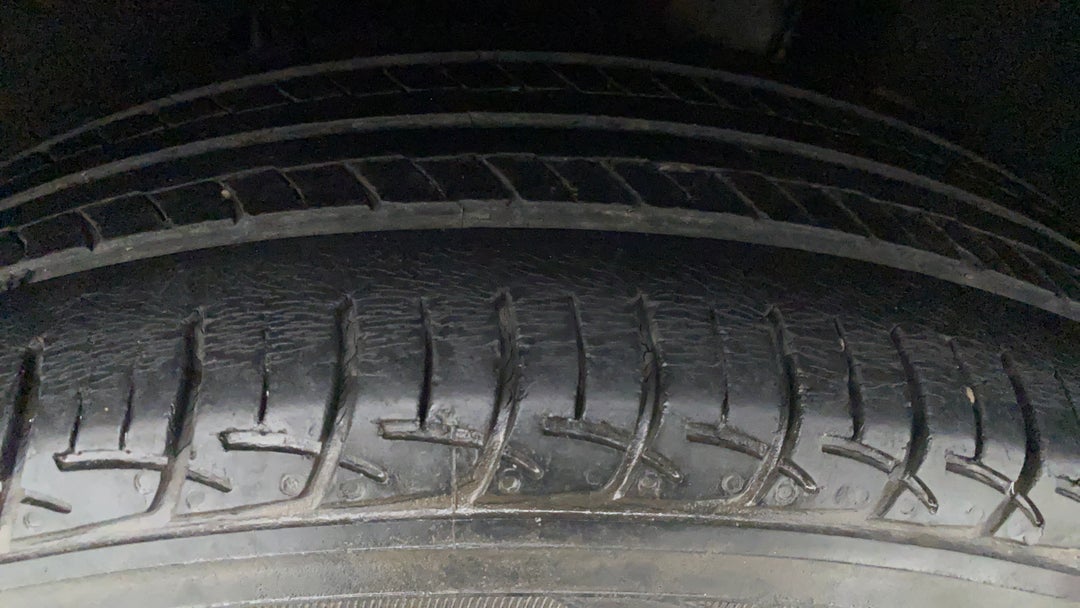 Right Front Tyre Tread