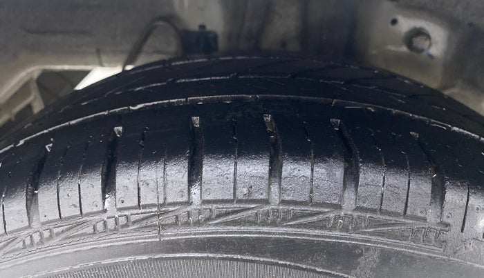 2017 Hyundai Eon MAGNA PLUS, Petrol, Manual, 23,855 km, Right Rear Tyre Tread