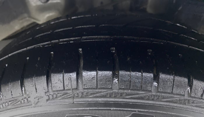 2017 Hyundai Eon MAGNA PLUS, Petrol, Manual, 23,855 km, Left Rear Tyre Tread
