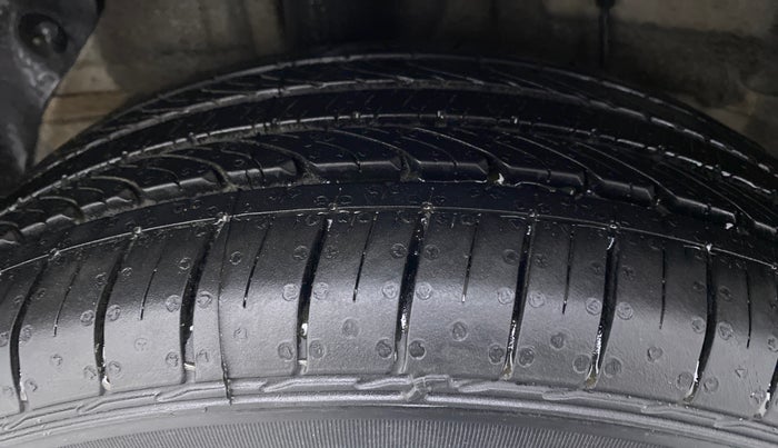 2017 Hyundai Elite i20 ASTA 1.2 DUAL TONE, Petrol, Manual, 37,696 km, Right Rear Tyre Tread