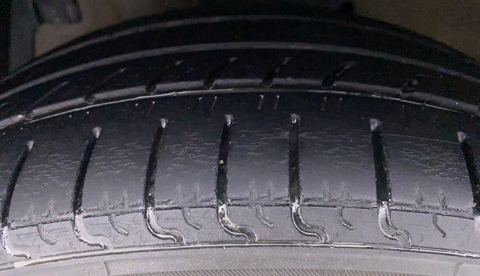 2018 Maruti Ertiga VDI SHVS, Diesel, Manual, 80,813 km, Left Front Tyre Tread