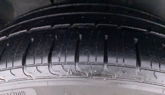 2018 Maruti Ertiga VDI SHVS, Diesel, Manual, 80,813 km, Right Rear Tyre Tread