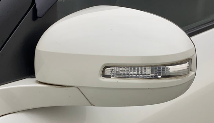 2015 Maruti Swift VXI, Petrol, Manual, 85,182 km, Left rear-view mirror - Indicator light not working