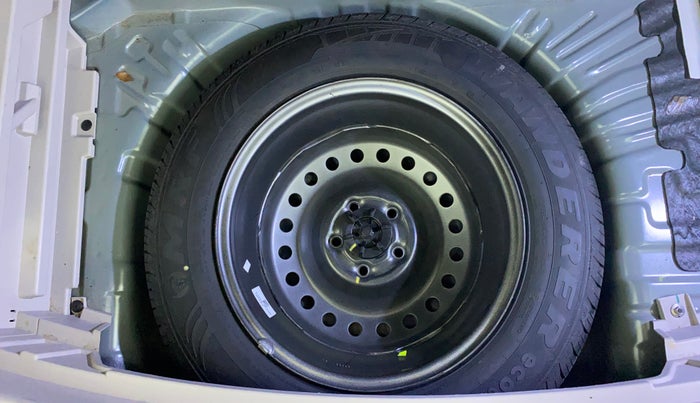 2021 Mahindra XUV300 W8 (O) 1.2 PETROL AMT, Petrol, Automatic, 29,784 km, Spare Tyre
