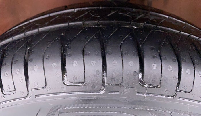 2017 Maruti Alto K10 VXI P, Petrol, Manual, 89,976 km, Left Front Tyre Tread