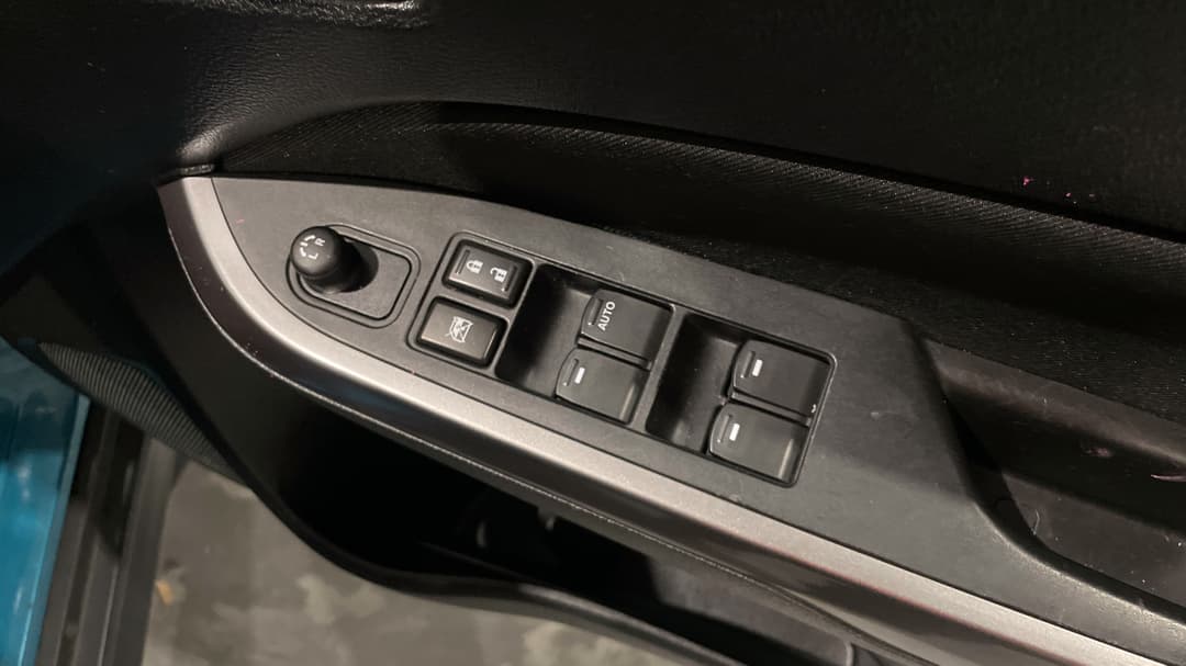 2022 Suzuki Vitara 1.6l, Automatic, 53880 km, Drivers Side Door Panel Controls