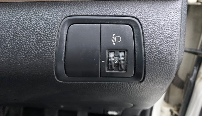 2017 Hyundai Elite i20 SPORTZ 1.2, Petrol, Manual, 66,682 km, Dashboard - Headlight height adjustment not working