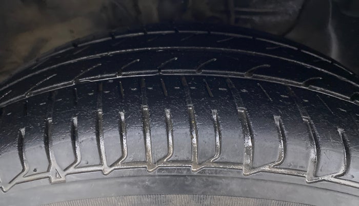 2017 Hyundai Elite i20 SPORTZ 1.2, Petrol, Manual, 66,682 km, Right Front Tyre Tread