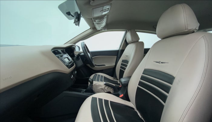 2017 Hyundai Elite i20 SPORTZ 1.2, Petrol, Manual, 66,682 km, Right Side Front Door Cabin