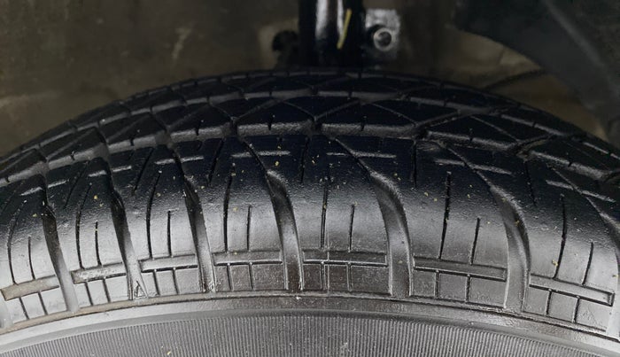 2018 Maruti Dzire VDI, Diesel, Manual, 97,339 km, Right Front Tyre Tread
