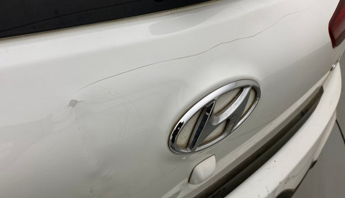 2018 Hyundai i20 Active 1.2 SX DUAL TONE, Petrol, Manual, 72,011 km, Dicky (Boot door) - Minor scratches