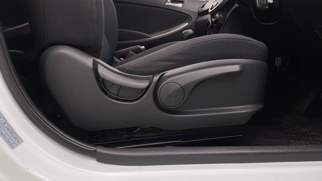 2016 Hyundai Accent Active, Automatic, 99099 km, Drivers Side Adjustment Panel