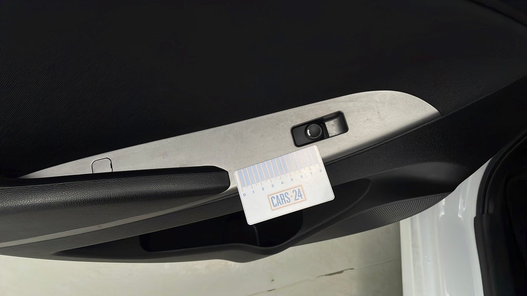 2016 Hyundai Accent Active, Automatic, 99099 km, Window Controls Front LHS Wear