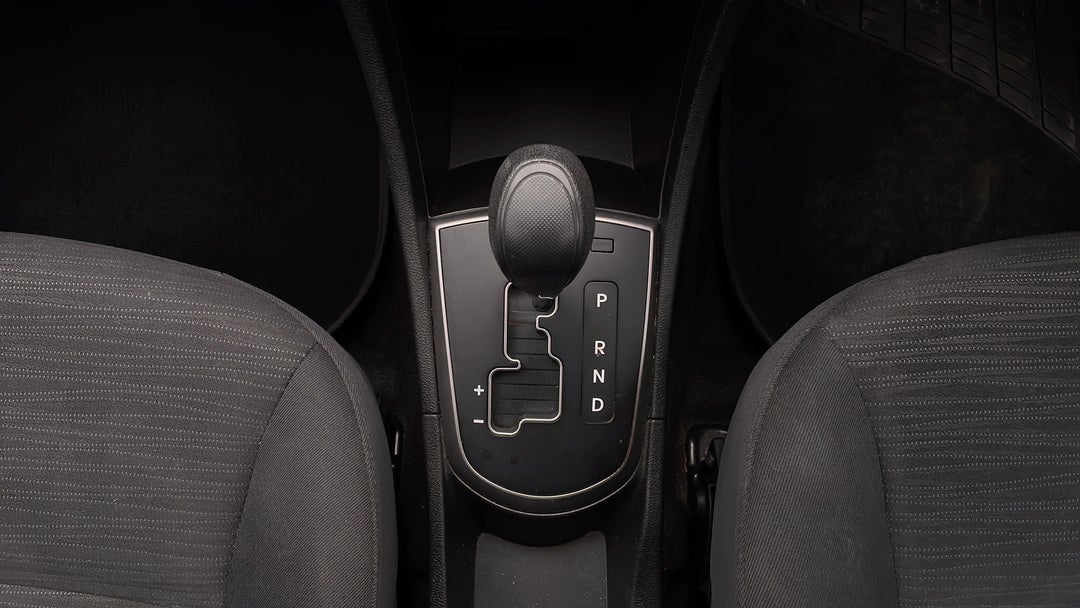 2016 Hyundai Accent Active, Automatic, 99099 km, Gear Lever 