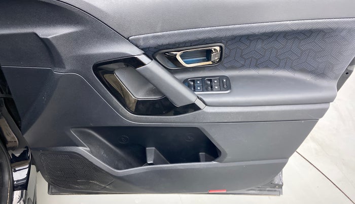 2022 Tata Safari XZ PLUS DARK EDITION, Diesel, Manual, 18,319 km, Driver Side Door Panels Control