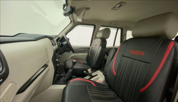 2015 Mahindra Scorpio S8, Diesel, Manual, 61,590 km, Right Side Front Door Cabin