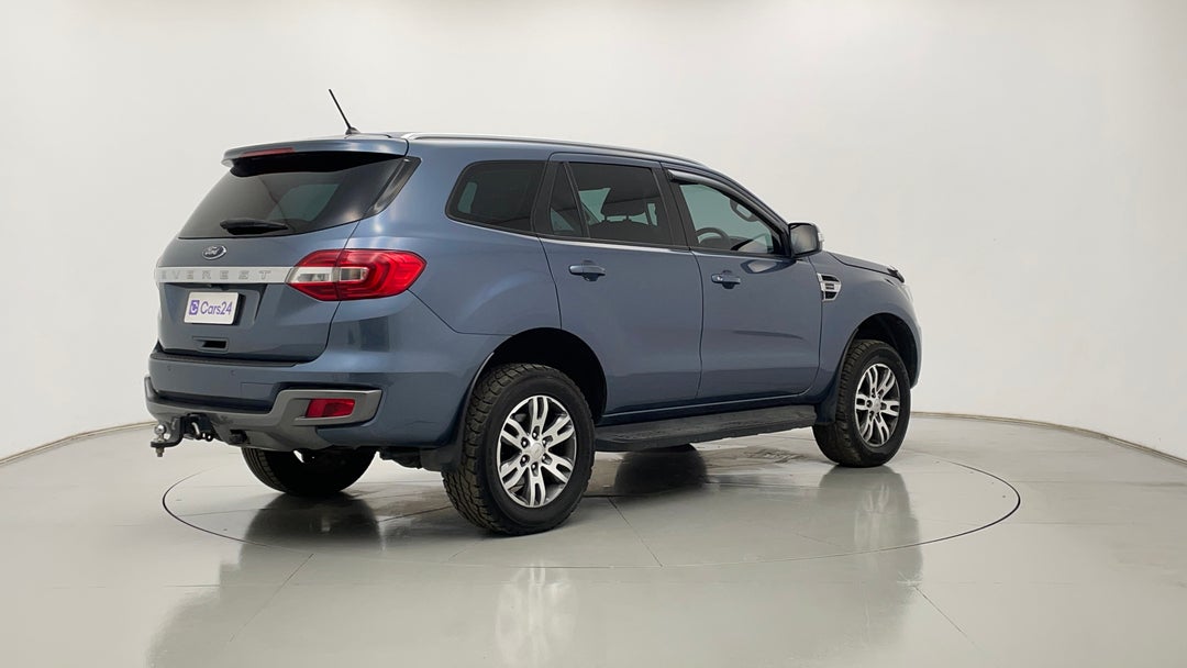 Right Back Diagonal (45- Degree) View