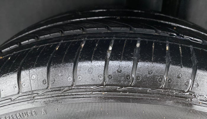 2018 Maruti Ciaz DELTA 1.5 SHVS VVT, Petrol, Manual, 24,438 km, Left Rear Tyre Tread