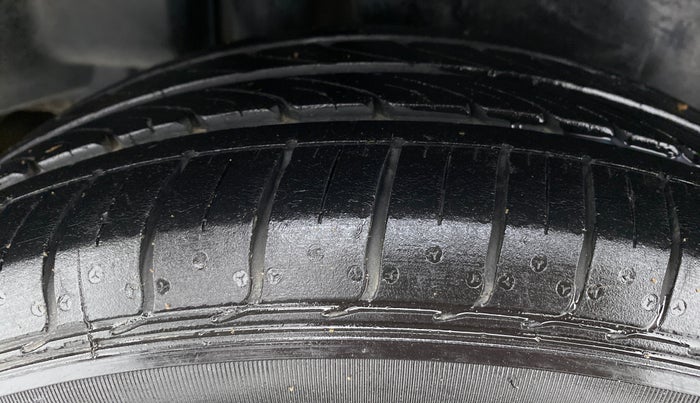 2018 Maruti Ciaz DELTA 1.5 SHVS VVT, Petrol, Manual, 24,438 km, Right Rear Tyre Tread