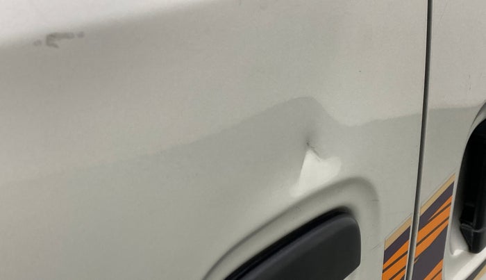 2018 Maruti Eeco 5 STR WITH AC PLUSHTR, Petrol, Manual, 56,857 km, Front passenger door - Slightly dented