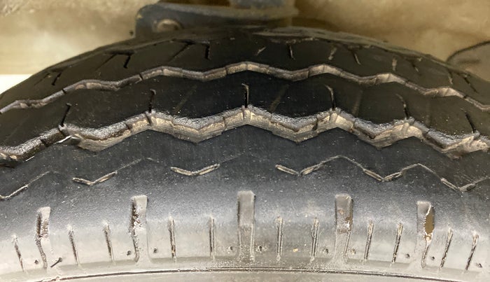 2018 Maruti Eeco 5 STR WITH AC PLUSHTR, Petrol, Manual, 56,857 km, Left Front Tyre Tread