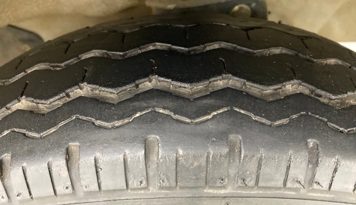 2018 Maruti Eeco 5 STR WITH AC PLUSHTR, Petrol, Manual, 56,857 km, Right Front Tyre Tread