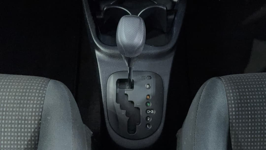 2015 Toyota Yaris Ascent, Automatic, 78729 km, Gear Lever 