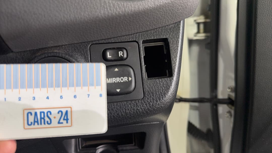 2015 Toyota Yaris Ascent, Automatic, 78729 km, Miscellaneous Interior Broken