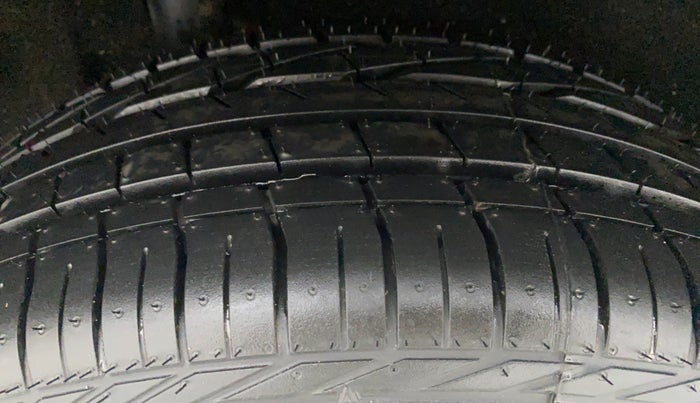 2017 Maruti Vitara Brezza ZDI, Diesel, Manual, 81,844 km, Right Rear Tyre Tread