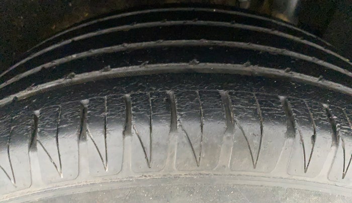 2017 Maruti Vitara Brezza ZDI, Diesel, Manual, 81,844 km, Left Rear Tyre Tread