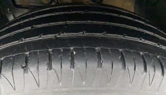 2017 Maruti Vitara Brezza ZDI, Diesel, Manual, 81,844 km, Left Front Tyre Tread