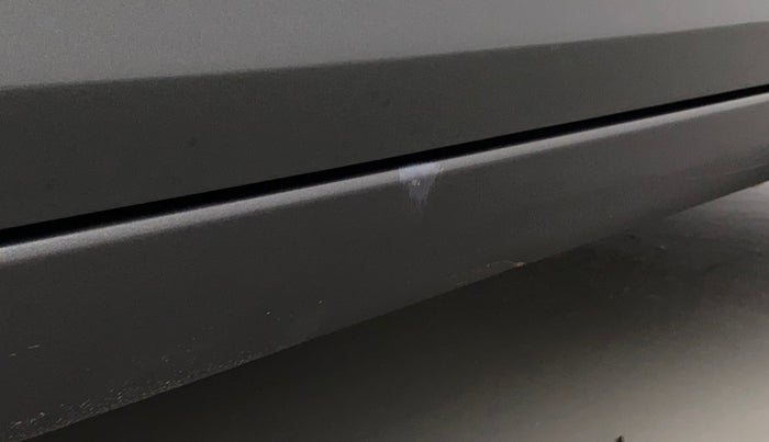 2015 Maruti Swift VXI, Petrol, Manual, 41,652 km, Right running board - Minor scratches