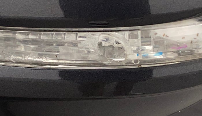 2015 Maruti Swift VXI, Petrol, Manual, 41,652 km, Left rear-view mirror - Indicator light has minor damage