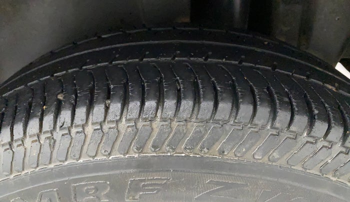 2015 Maruti Swift VXI, Petrol, Manual, 41,652 km, Left Rear Tyre Tread