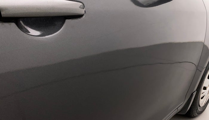 2015 Maruti Swift VXI, Petrol, Manual, 41,652 km, Driver-side door - Minor scratches