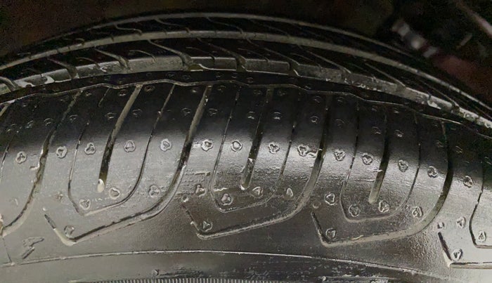 2014 Hyundai Elite i20 SPORTZ 1.2, Petrol, Manual, 63,788 km, Left Front Tyre Tread