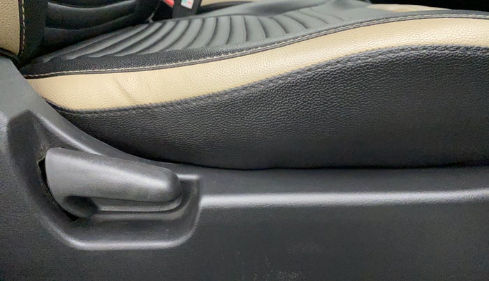 2017 Maruti Wagon R 1.0 LXI CNG, CNG, Manual, 82,703 km, Driver Side Adjustment Panel
