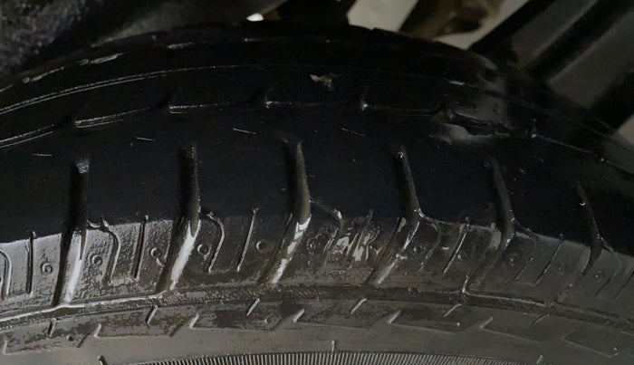 2017 Maruti Wagon R 1.0 LXI CNG, CNG, Manual, 82,703 km, Left Rear Tyre Tread