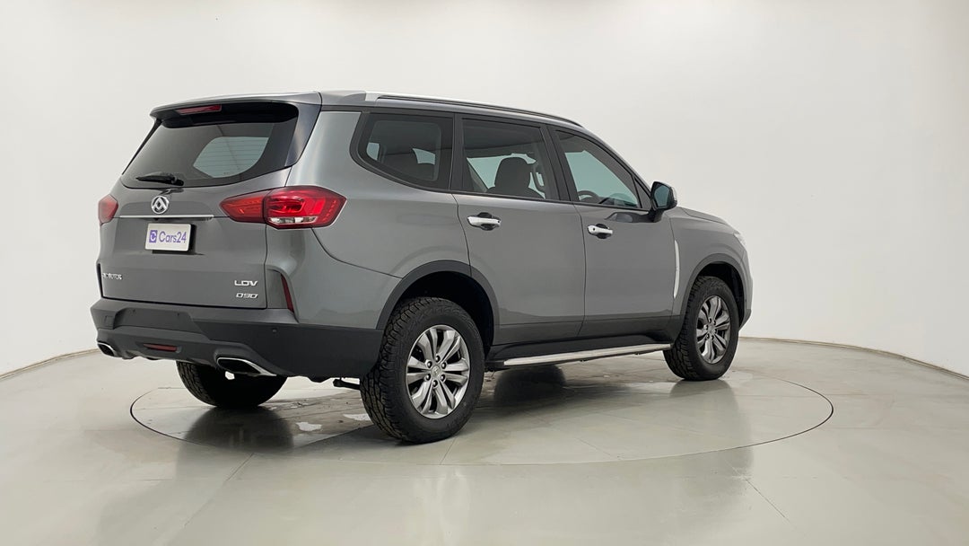 Right Back Diagonal (45- Degree) View