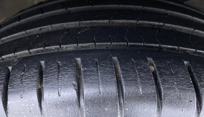 2017 Maruti Baleno ALPHA 1.2 K12, Petrol, Manual, 40,116 km, Right Front Tyre Tread