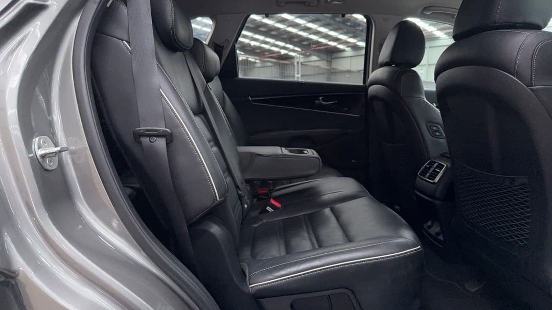 2019 Kia Sorento Gt-line (4x2) Gsl, Automatic, 117896 km, Right Side Rear Door Cabin View