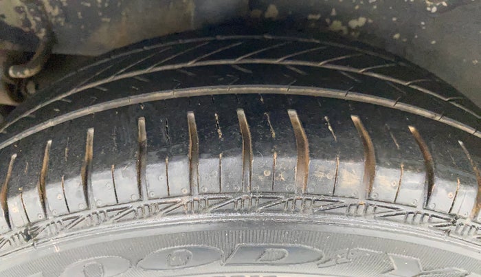 2015 Maruti Celerio ZXI, Petrol, Manual, 1,48,459 km, Right Rear Tyre Tread